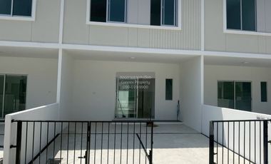 出租 3 卧室 联排别墅 在 Mueang Samut Sakhon, Samut Sakhon