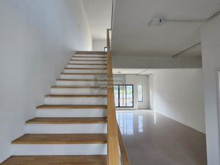 Local comercial en alquiler de 3 habitaciones en Mueang Pathum Thani, Pathum Thani