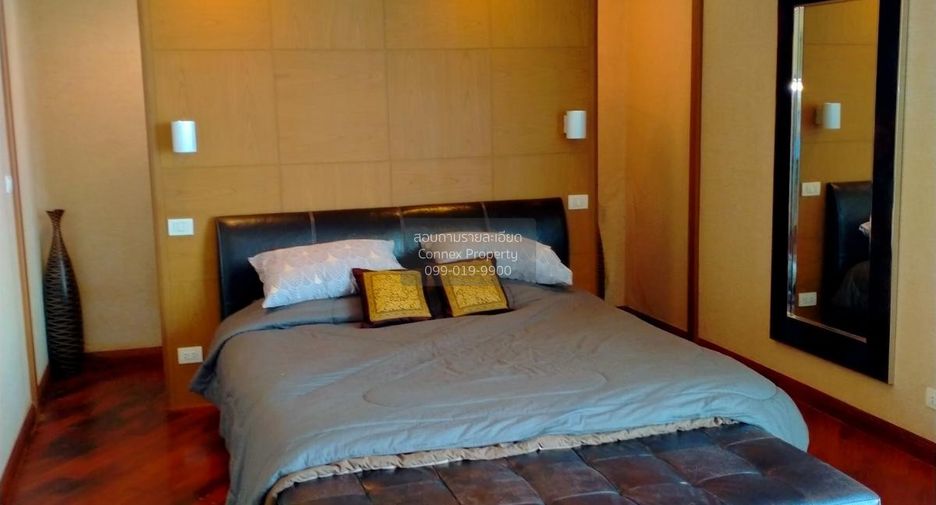 For rent 3 bedrooms condo in Khlong Toei, Bangkok