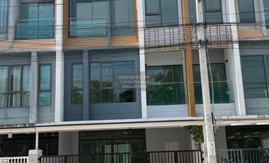 For rent 5 bedrooms townhouse in Bueng Kum, Bangkok