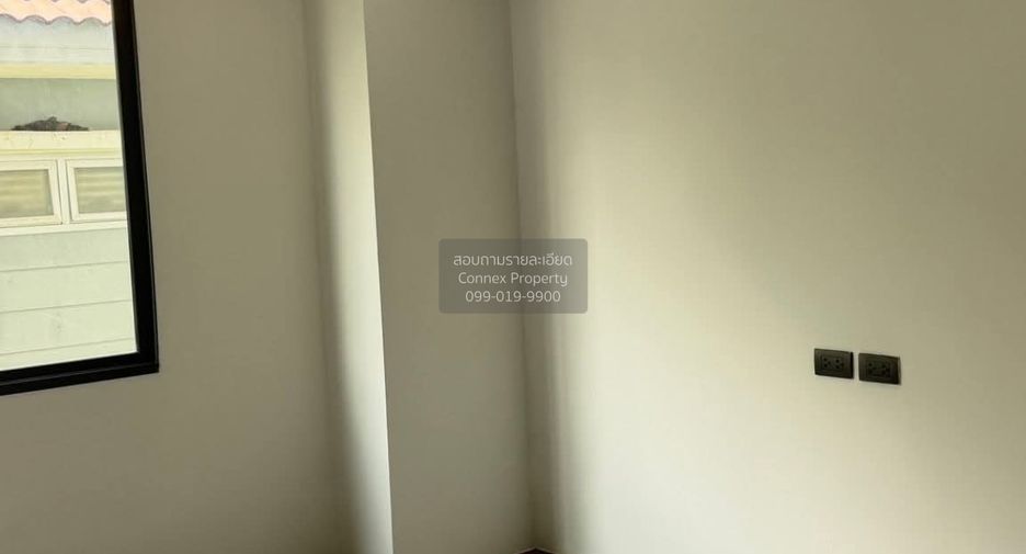 For rent 5 bedrooms townhouse in Bueng Kum, Bangkok