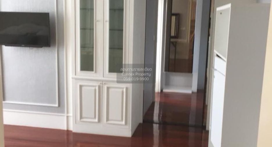 For rent 3 bedrooms condo in Khlong Toei, Bangkok