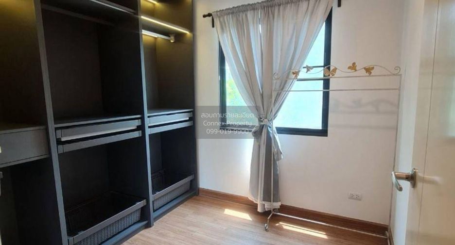Casa adosada en alquiler de 3 habitaciones en Bang Phli, Samut Prakan