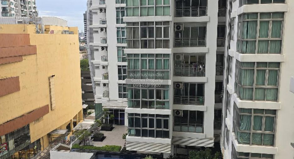 For rent 3 bedrooms condo in Khlong Toei, Bangkok