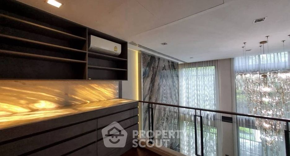 For rent and for sale 4 bedrooms townhouse in Watthana, Bangkok