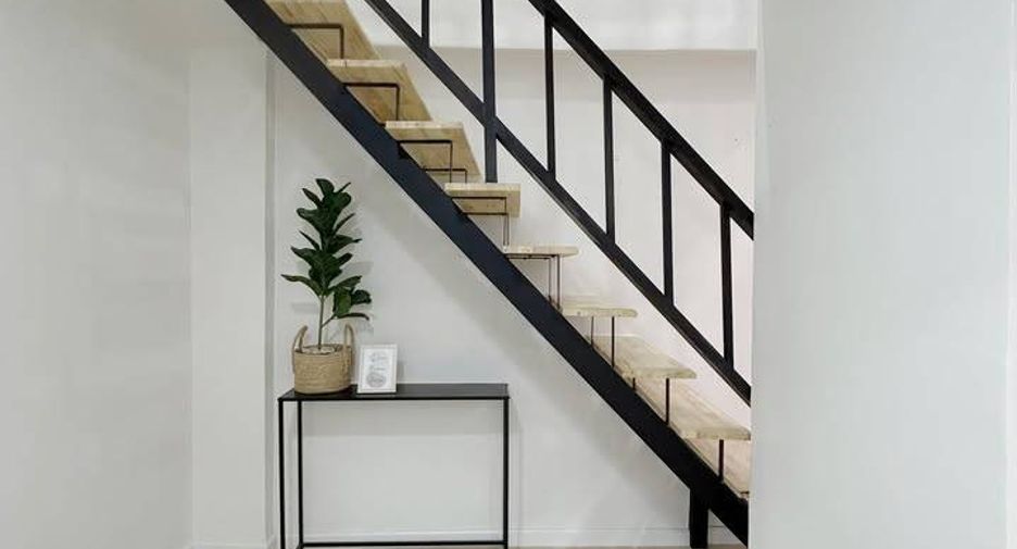 For sale 2 ベッドルーム condo in Phra Khanong, Bangkok