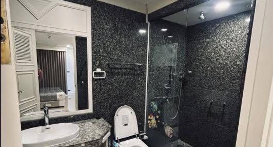 For rent 3 bedrooms condo in Sathon, Bangkok