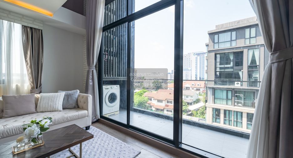 À louer 3 chambres condo à Phra Khanong, Bangkok
