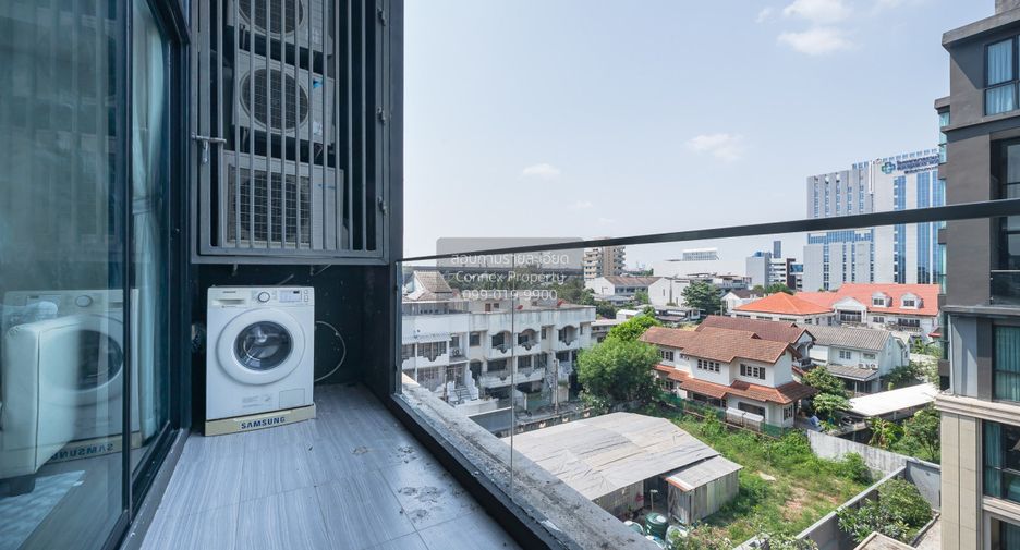 À louer 3 chambres condo à Phra Khanong, Bangkok