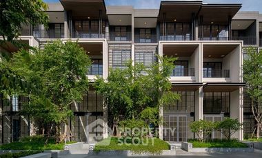 For rent 4 bedrooms townhouse in Watthana, Bangkok