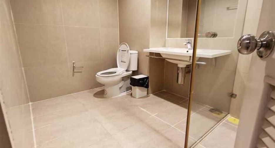 For rent 3 bedrooms condo in Sathon, Bangkok