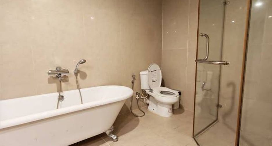 For rent 3 bedrooms condo in Sathon, Bangkok