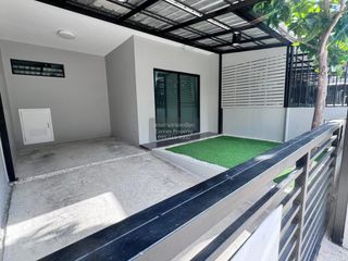 Casa adosada en alquiler de 2 habitaciones en Suan Luang, Bangkok