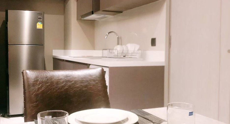 For rent and for sale 1 bed condo in Watthana, Bangkok