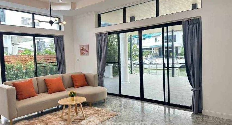 Haus zum Kauf mit 4 Zimmer in Sattahip, Chonburi