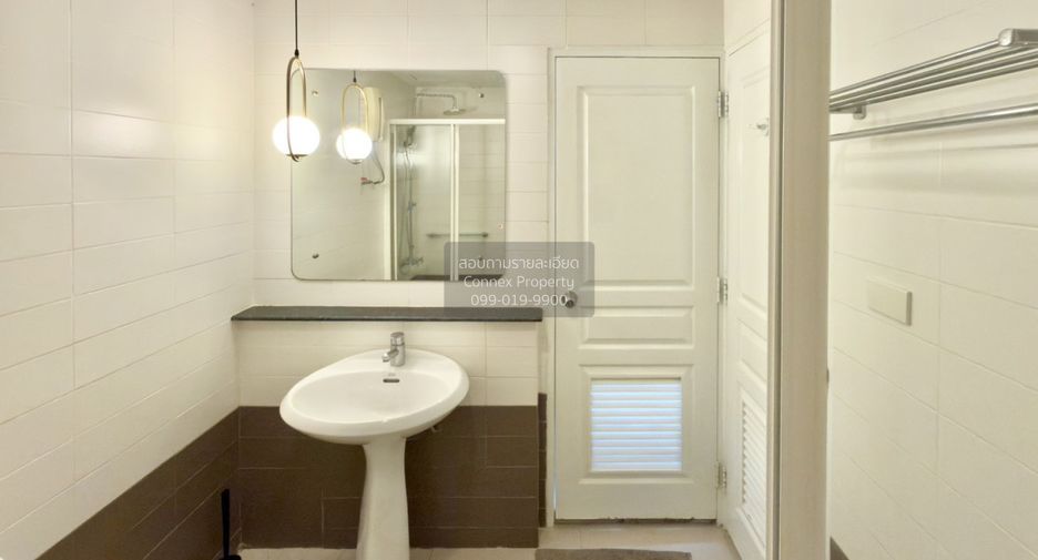 For rent 3 ベッドルーム condo in Khlong Toei, Bangkok
