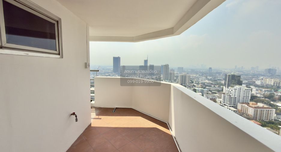 For rent 3 ベッドルーム condo in Khlong Toei, Bangkok