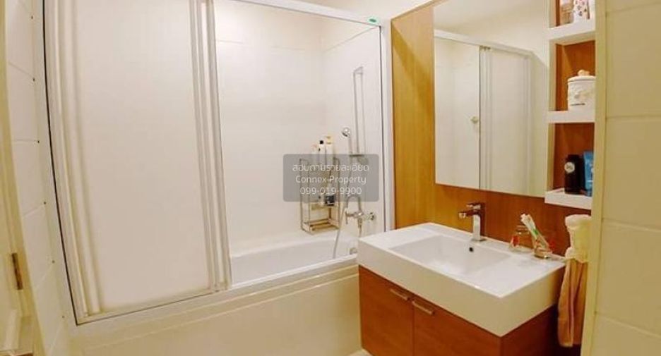 For rent 2 bedrooms condo in Khlong San, Bangkok