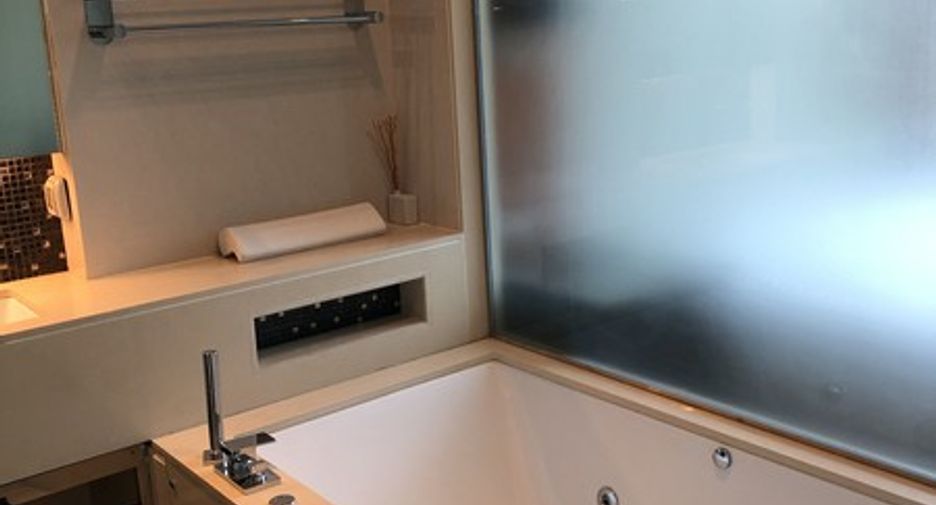 Condo en alquiler de 1 habitaciones en Khlong Toei, Bangkok