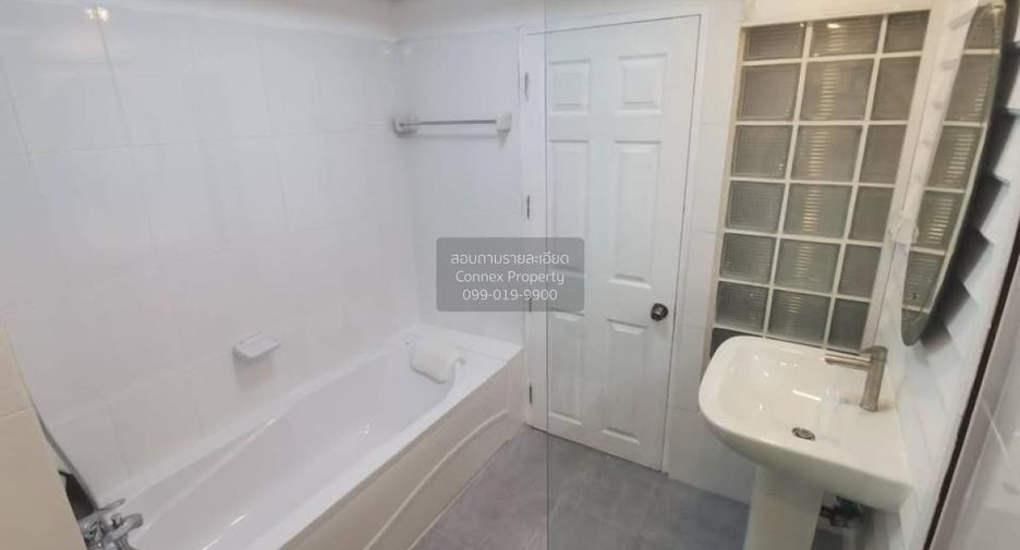 For rent 3 bedrooms condo in Yan Nawa, Bangkok