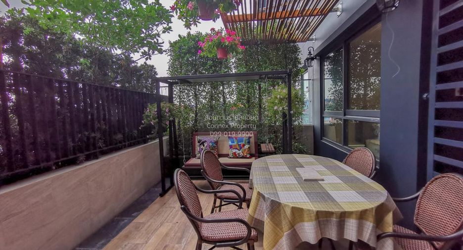 For rent 2 bedrooms condo in Phra Khanong, Bangkok