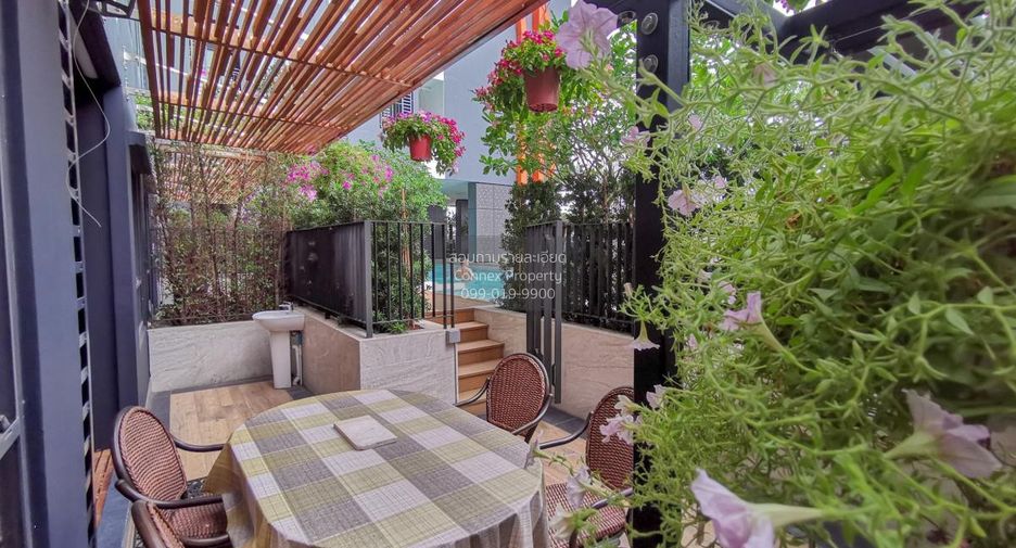 For rent 2 bedrooms condo in Phra Khanong, Bangkok