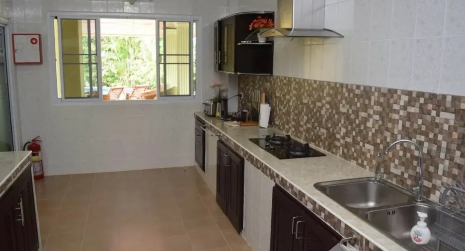 For sale and for rent 7 bedrooms house in Mueang Chiang Mai, Chiang Mai