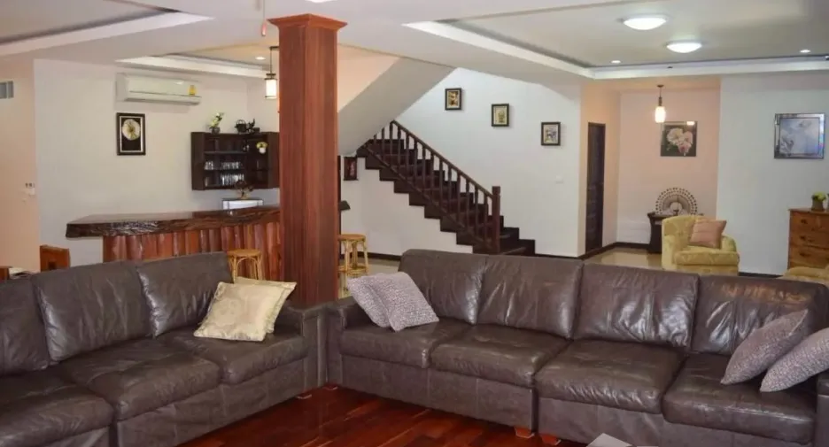 For sale and for rent 7 bedrooms house in Mueang Chiang Mai, Chiang Mai