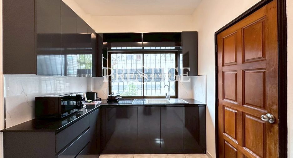 Casa en alquiler de 4 habitaciones en Jomtien, Pattaya