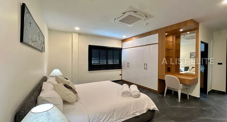 For rent 5 bedrooms house in East Pattaya, Pattaya