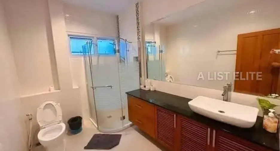 For rent 5 bedrooms house in South Pattaya, Pattaya