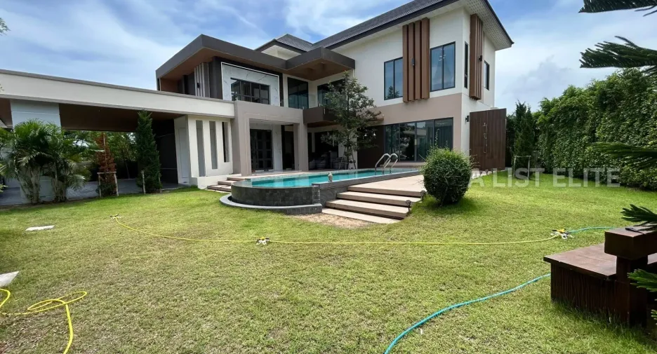 For rent 4 bedrooms house in East Pattaya, Pattaya