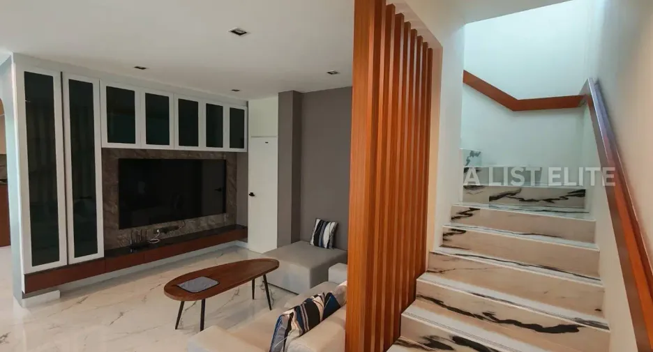 For rent 4 bedrooms house in East Pattaya, Pattaya
