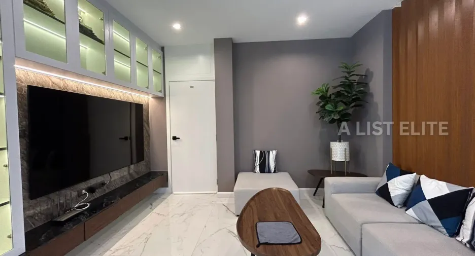 For rent 4 bedrooms house in East Pattaya, Pattaya