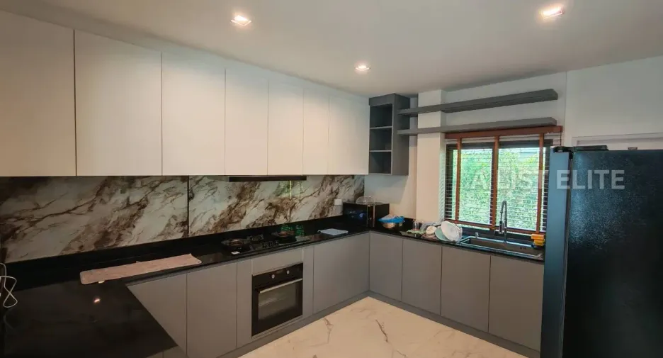 For rent 4 bedrooms house in East Pattaya, Pattaya