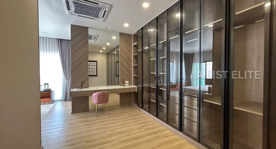 For rent 4 bedrooms house in South Pattaya, Pattaya