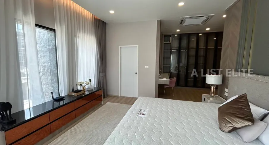 For rent 4 bedrooms house in South Pattaya, Pattaya