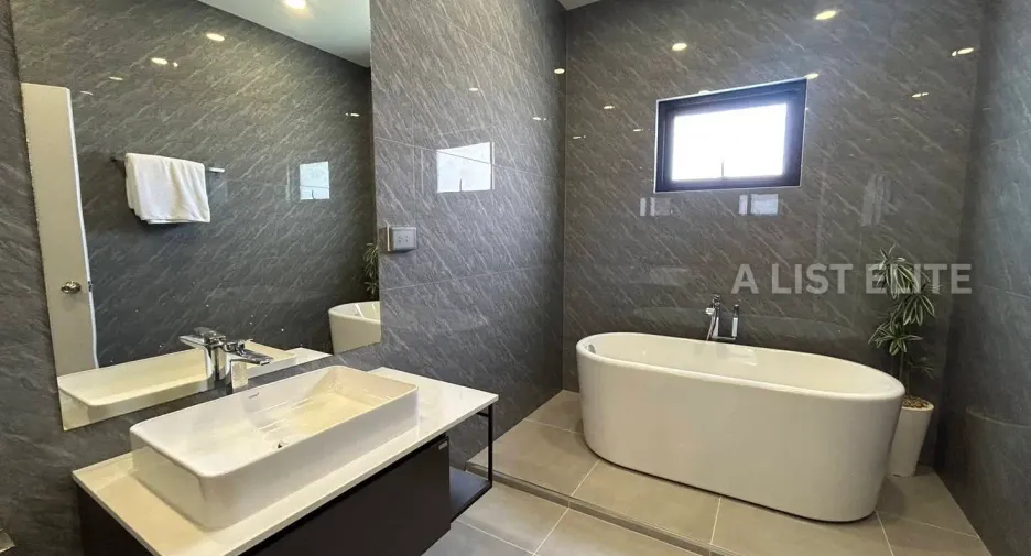 For rent 4 bedrooms house in South Pattaya, Pattaya