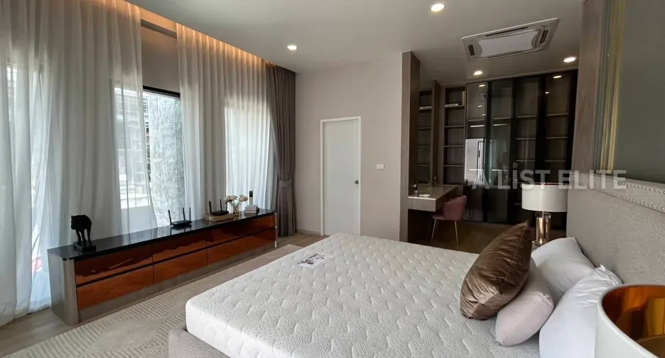 For rent 4 bedrooms house in South Pattaya, Pattaya