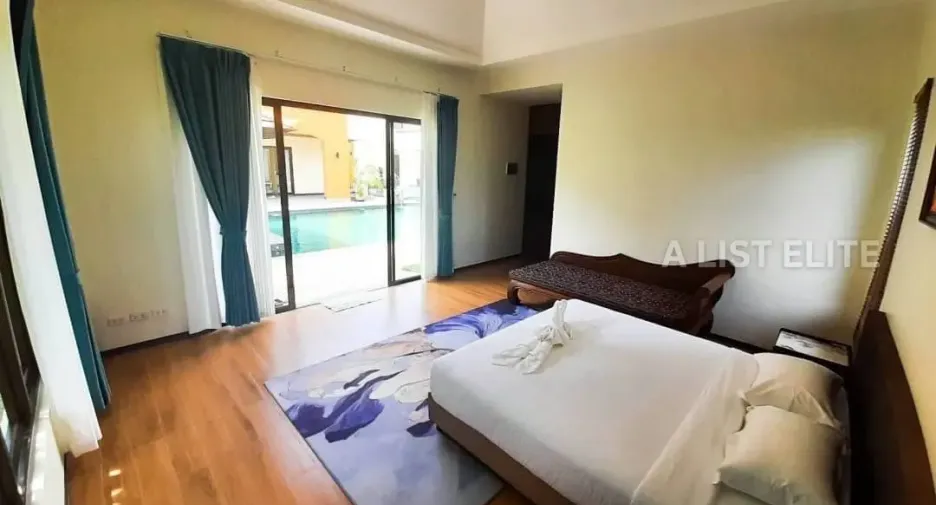 For rent 6 bedrooms house in East Pattaya, Pattaya