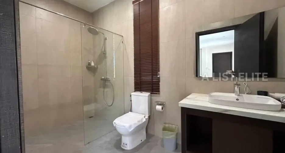 For rent 6 bedrooms house in East Pattaya, Pattaya