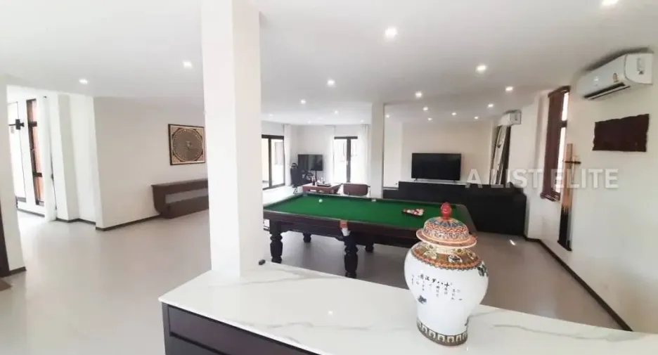 For rent 6 bedrooms house in East Pattaya, Pattaya