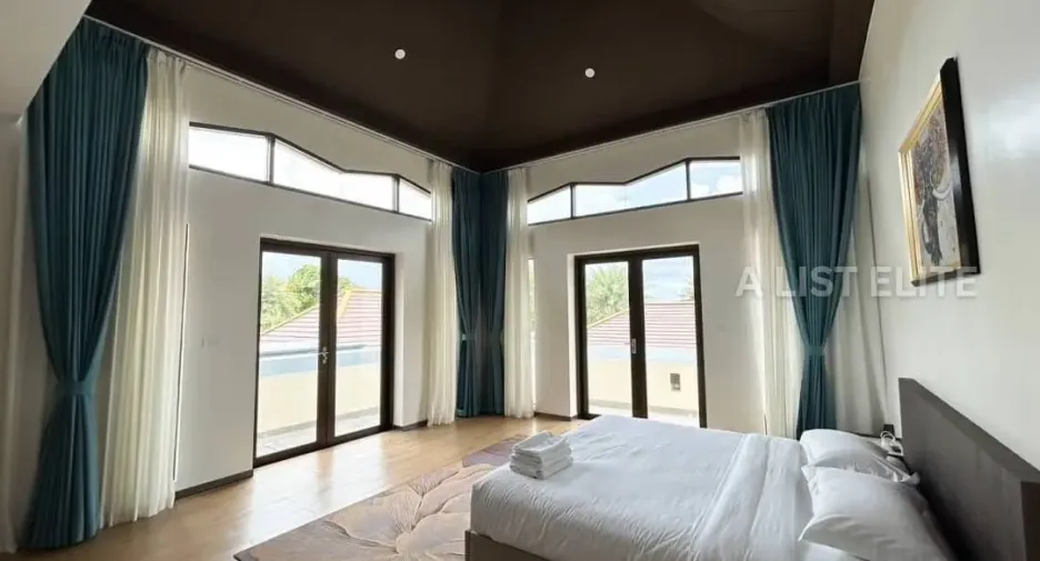 For rent 6 bedrooms house in East Pattaya, Pattaya