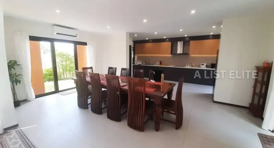 For rent 6 bedrooms house in East Pattaya, Pattaya