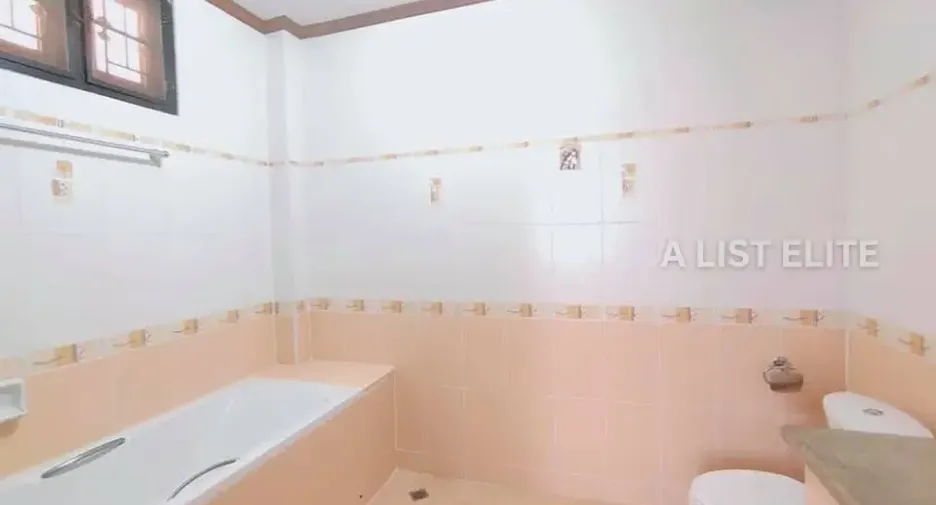 For rent 3 ベッドルーム house in Sattahip, Chonburi