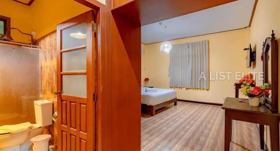 For rent 10 bedrooms house in East Pattaya, Pattaya