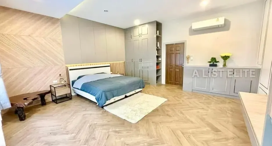 For rent 6 bedrooms house in Huay Yai, Pattaya