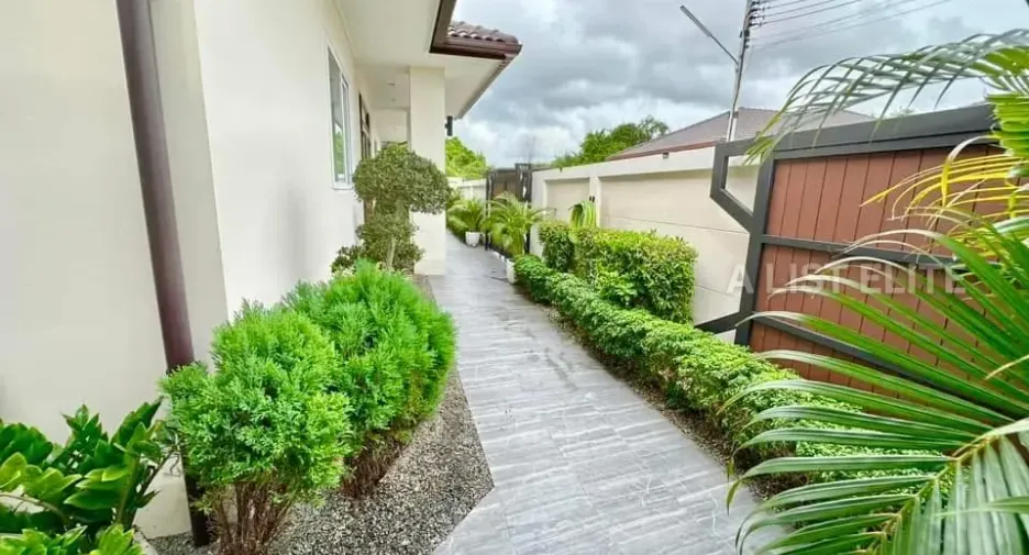 For rent 6 bedrooms house in Huay Yai, Pattaya