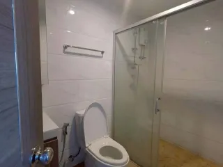 Wohnung zur Miete mit 2 Zimmer in Huai Khwang, Bangkok