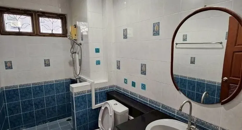 For rent 6 bedrooms house in Wang Thonglang, Bangkok